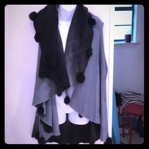 ❤️Like New Gray&Black PomPom Vest OSFA❤️